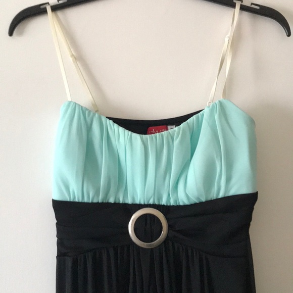 Junior girls semi formal dress - Picture 2 of 4